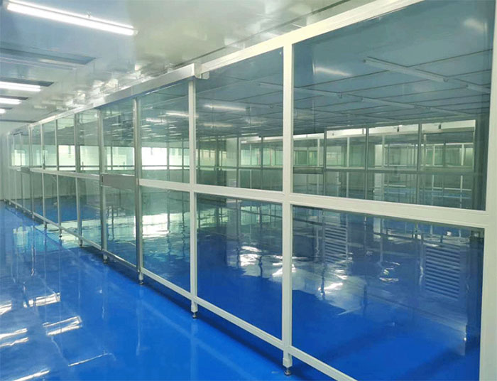 流水線潔凈棚又稱為生產(chǎn)線潔凈室或者組裝式潔凈棚，水線生產(chǎn)無塵棚，潔凈組裝流水線生產(chǎn)潔凈棚，凈化風(fēng)淋流水線