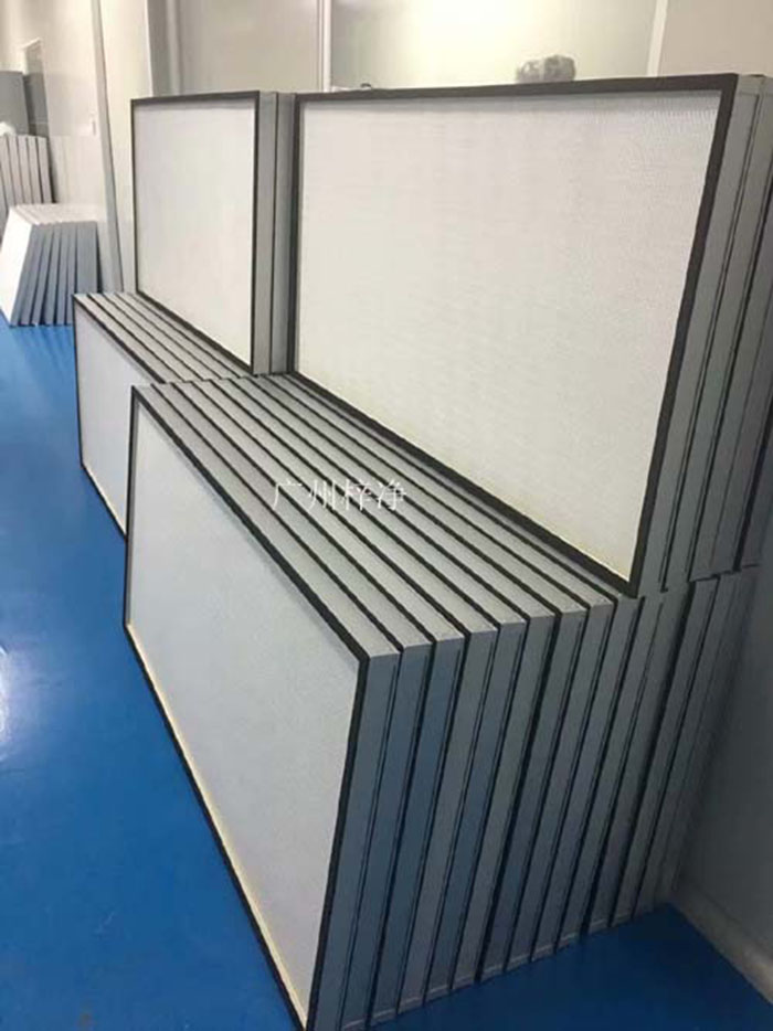 ULPA級超高效空氣過濾器適用于10000級-100級潔凈系統(tǒng)，空調(diào)系統(tǒng)，因此產(chǎn)品已廣泛應(yīng)用于電子、微電子、半導(dǎo)體、光器件、生物和醫(yī)藥線路、照相機和光學(xué)儀器、精密機械等多個領(lǐng)域。